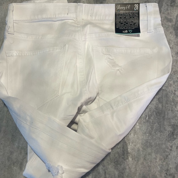 NEW WITH TAG LuLaRoe White Distressed Jeans, size 28 - Picture 3 of 3